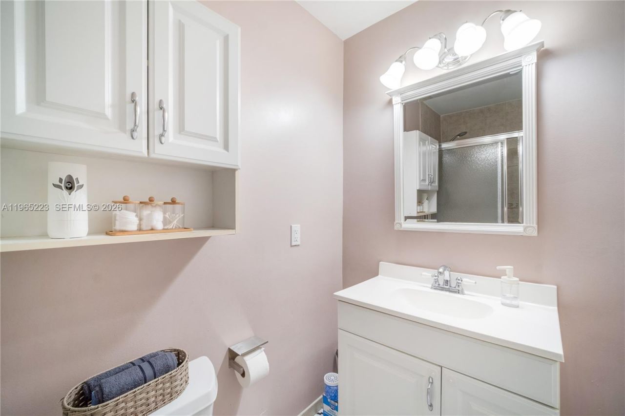 338 Majorca Ave, Unit 205, Coral Gables, FL 33134 Photo