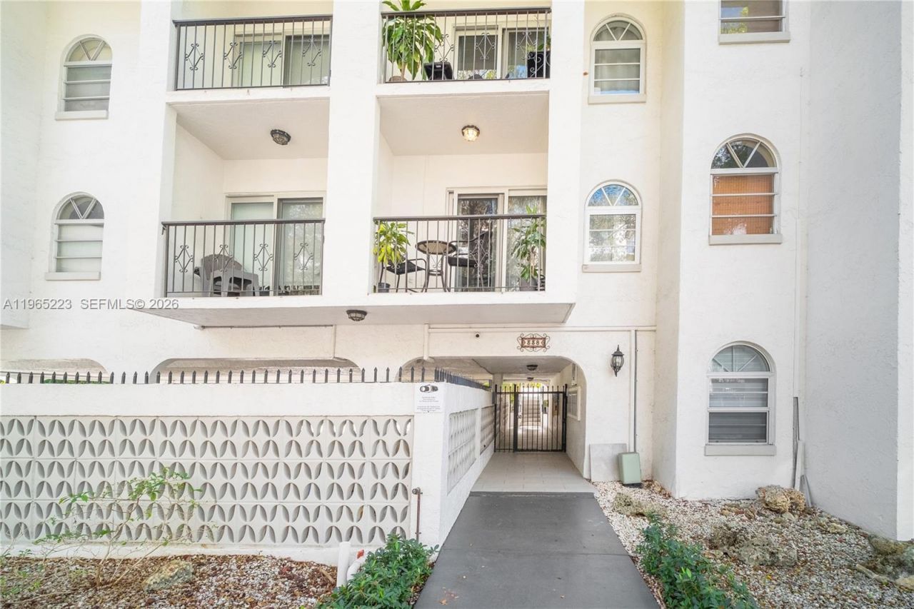 338 Majorca Ave, Unit 205, Coral Gables, FL 33134 Photo