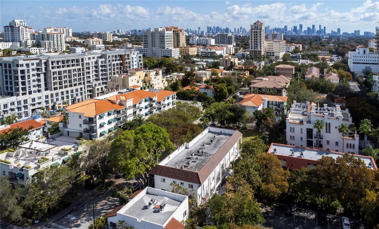 338 Majorca Ave, Unit 205, Coral Gables, FL 33134 Photo