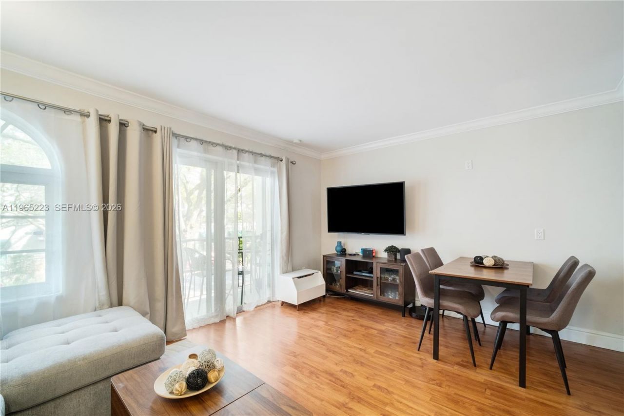 338 Majorca Ave, Unit 205, Coral Gables, FL 33134 Photo