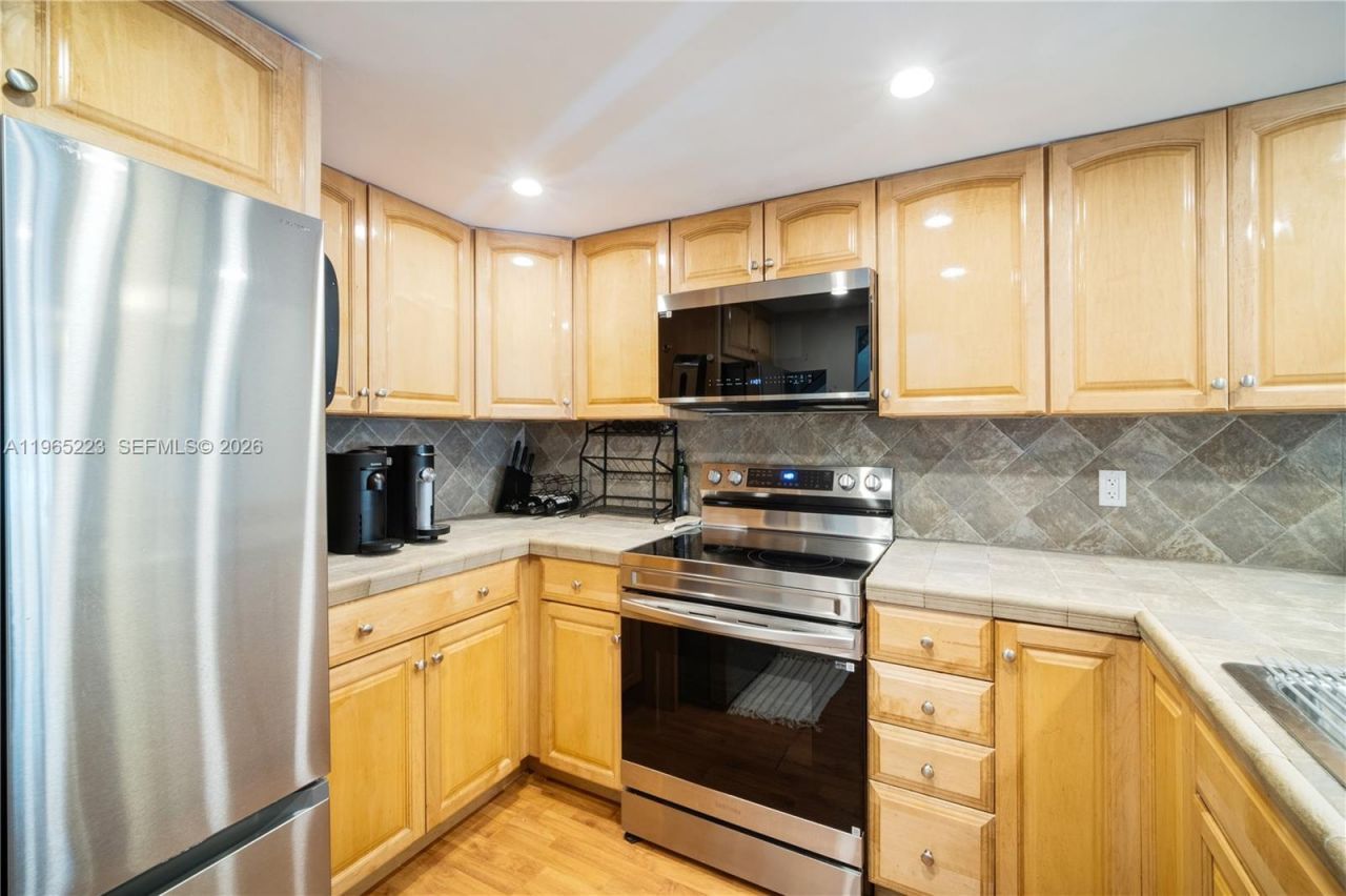 338 Majorca Ave, Unit 205, Coral Gables, FL 33134 Photo