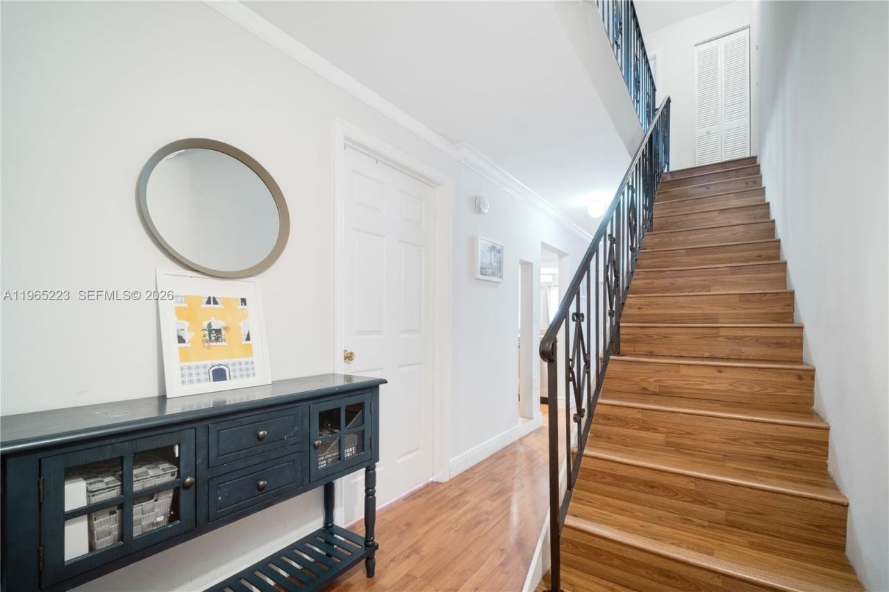 338 Majorca Ave, Unit 205, Coral Gables, FL 33134 Photo