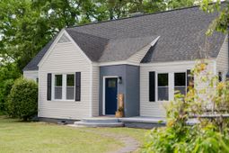 1587 Henley Street photo 4