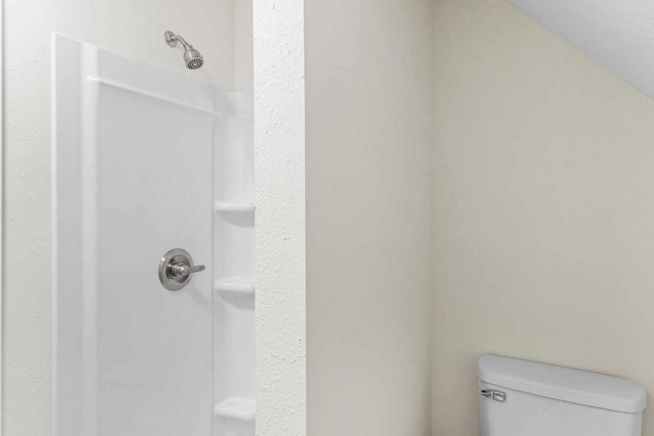 1587 Henley Street Photo 23