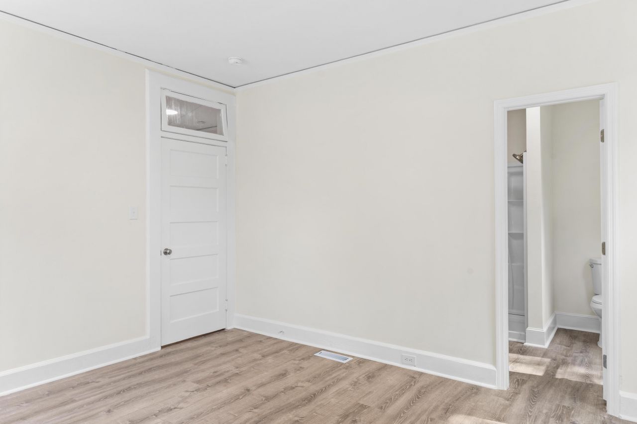 1587 Henley Street Photo 25