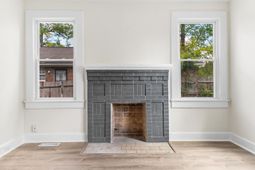 1587 Henley Street photo 4