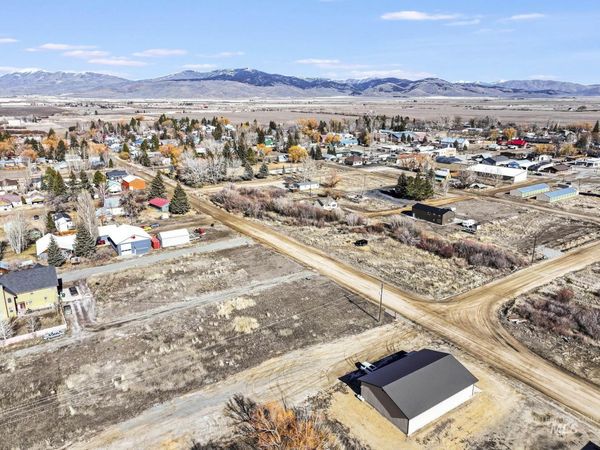 309 W Spruce Ave, Fairfield, ID 83327