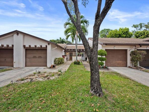 6138 Elsinore Circle, Greenacres, FL 33463