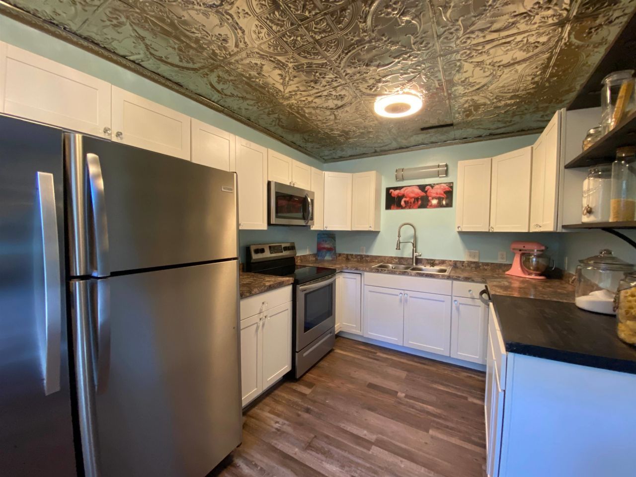 400 Meadowbrook Dr. Photo 2