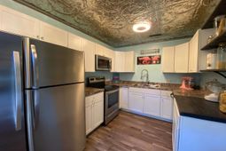 400 Meadowbrook Dr. photo 4