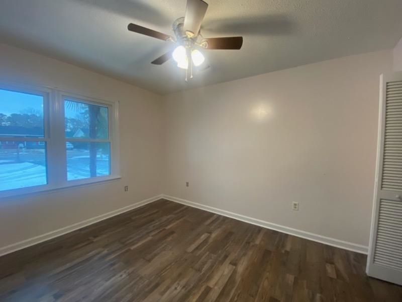 400 Meadowbrook Dr. Photo 24