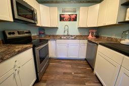 400 Meadowbrook Dr. photo 4