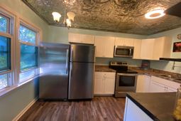 400 Meadowbrook Dr. photo 4