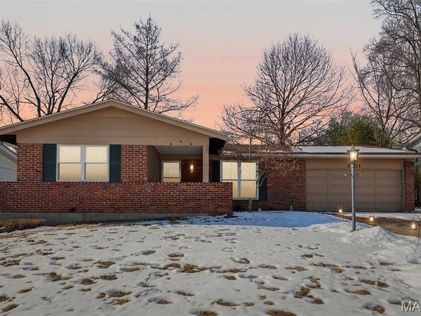 2531 Wesglen Estates Drive, Maryland Heights, MO 63043