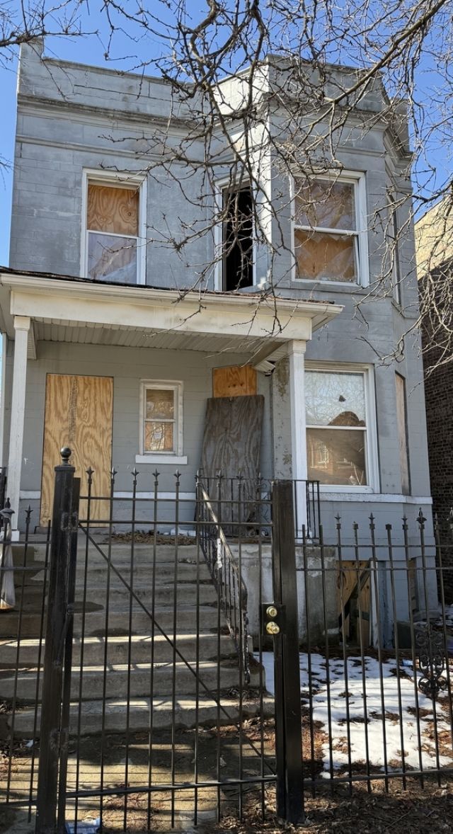 764 S Kenneth Avenue, Chicago, IL 60624 Main Photo