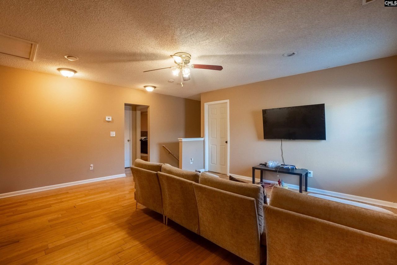 300 Summer Bend Road  Photo 11