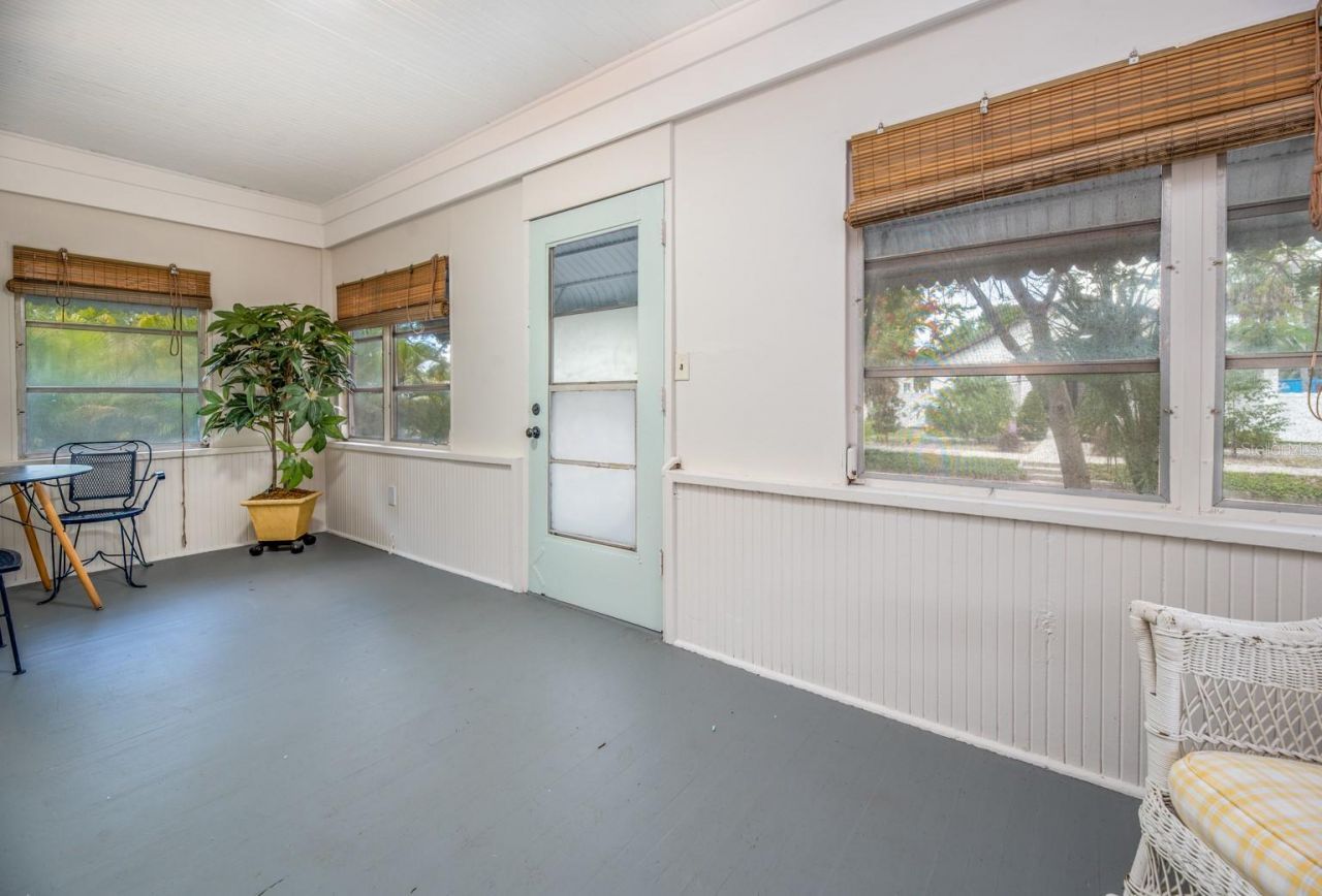 945 13th Street N, Saint Petersburg, FL 33705 Photo