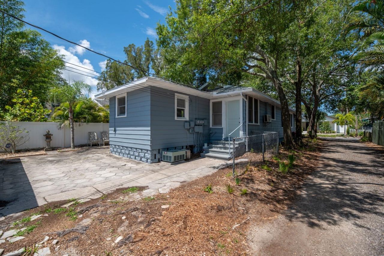 945 13th Street N, Saint Petersburg, FL 33705 Photo