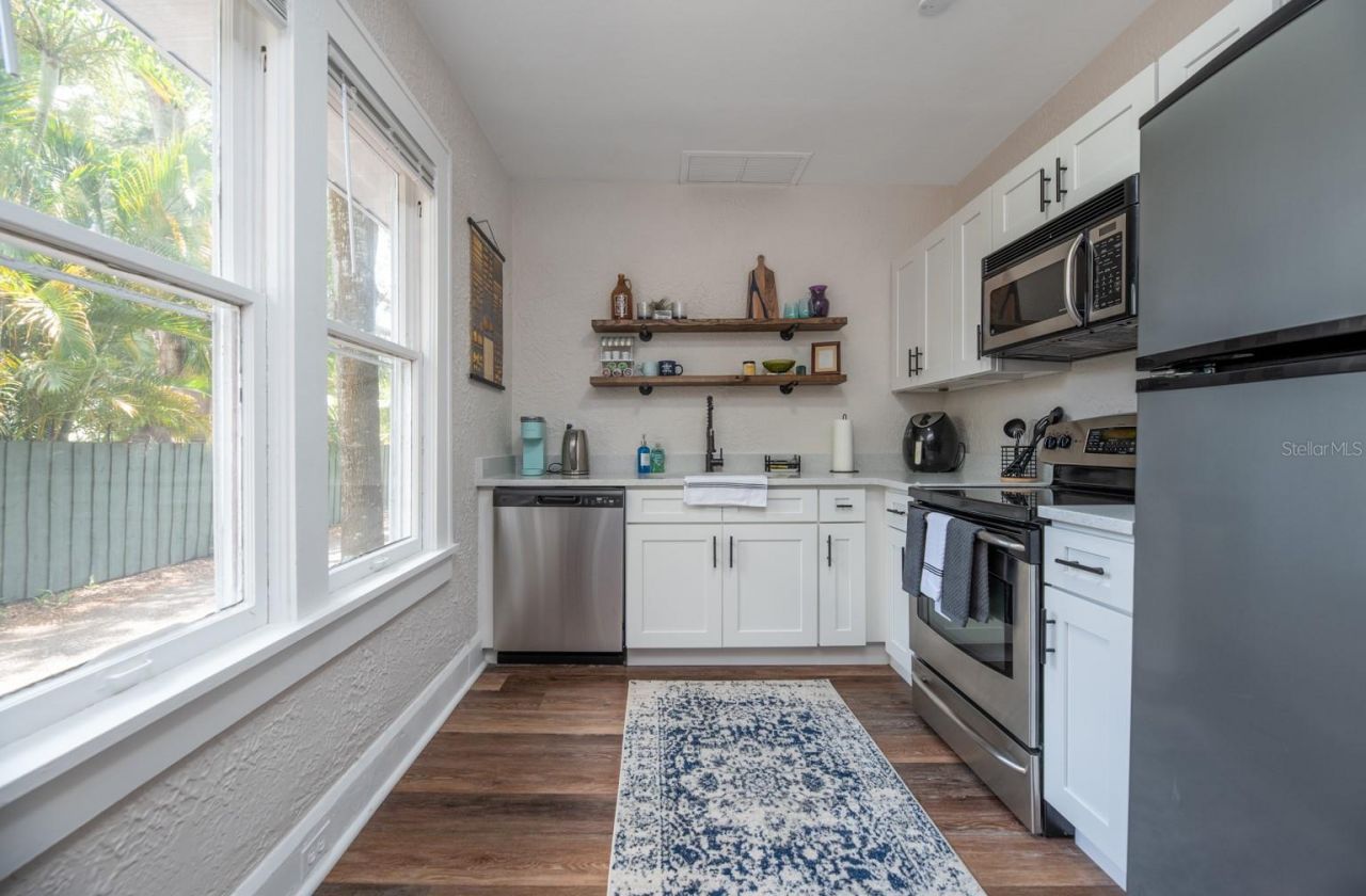 945 13th Street N, Saint Petersburg, FL 33705 Photo