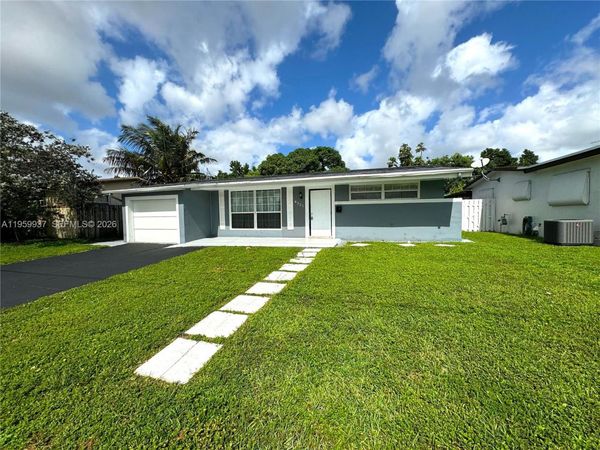 8521 NW 25th Ct, Sunrise, FL 33322