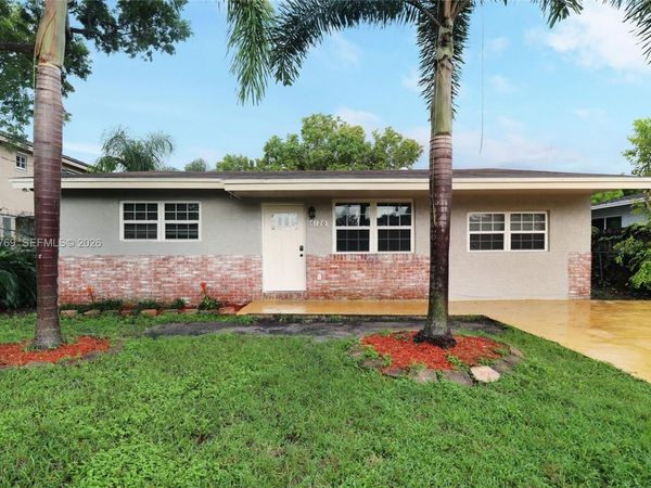 6120 SW 19th St, North Lauderdale, FL 33068