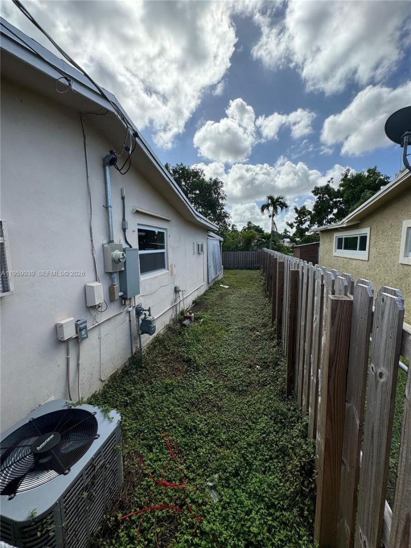 7930 NW 21st Ct, Sunrise, FL 33322 Photo