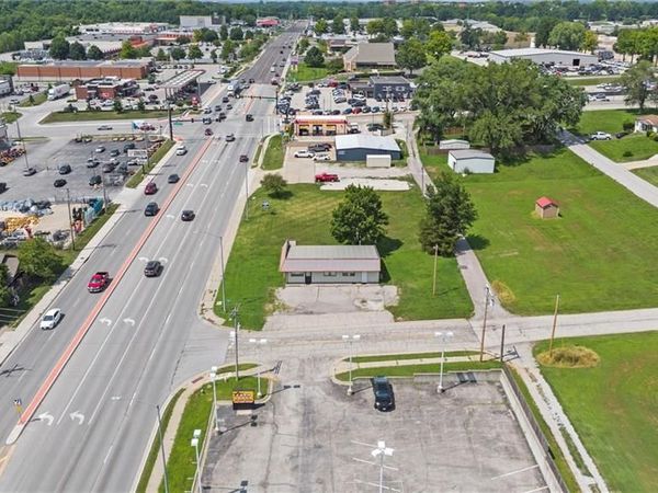 1113 N 2nd Street, Lansing, KS 66043