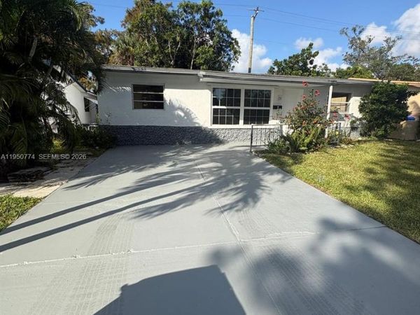 6311 SW 8th St, North Lauderdale, FL 33068