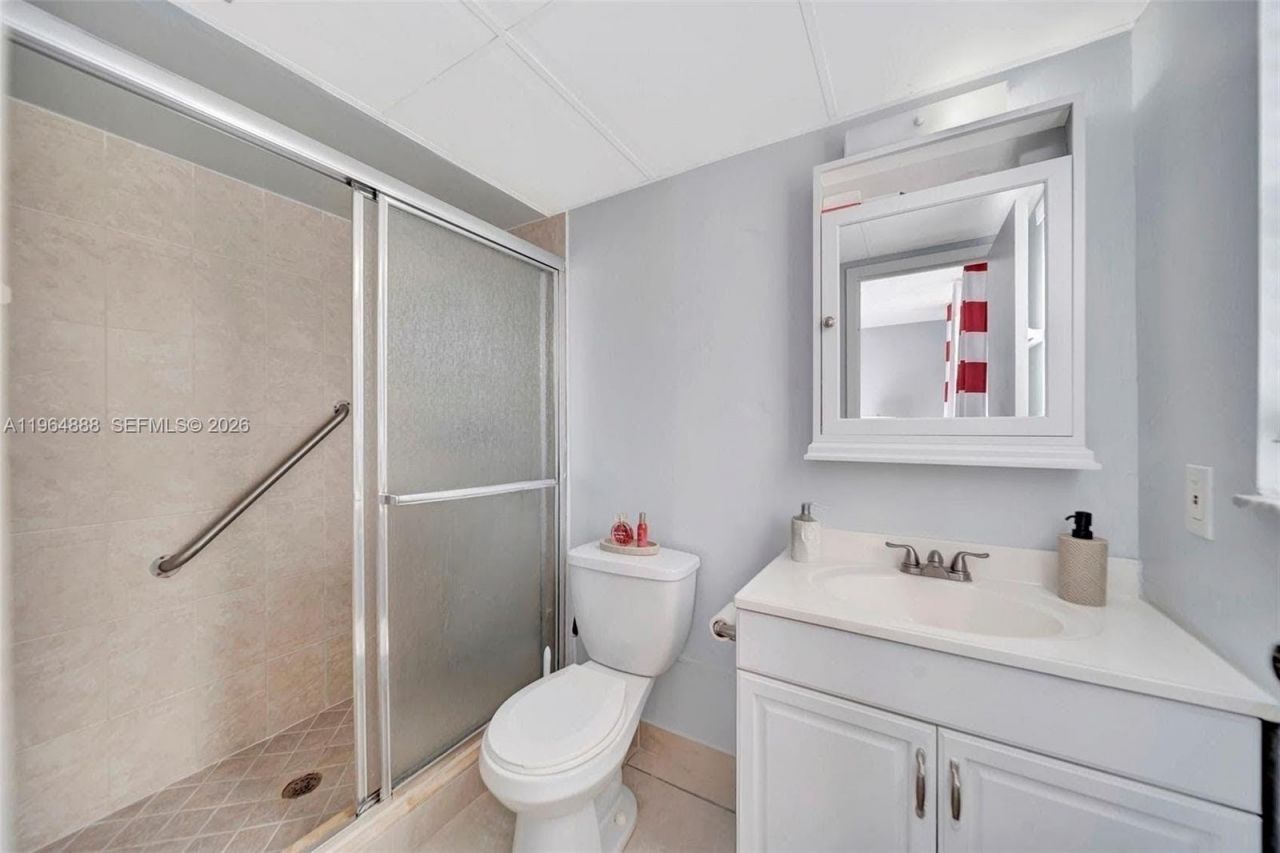 2801 Somerset Dr, Unit 215, Lauderdale Lakes, FL 33311 Photo