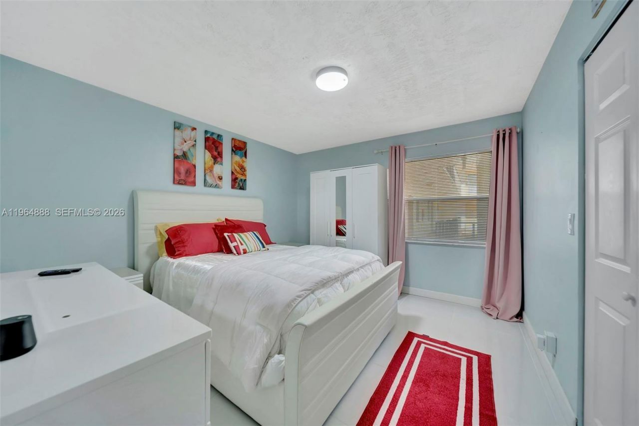 2801 Somerset Dr, Unit 215, Lauderdale Lakes, FL 33311 Photo