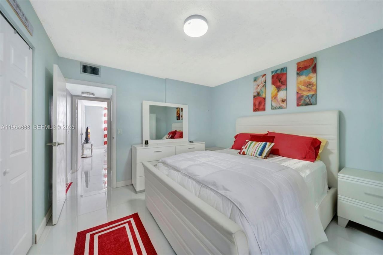 2801 Somerset Dr, Unit 215, Lauderdale Lakes, FL 33311 Photo