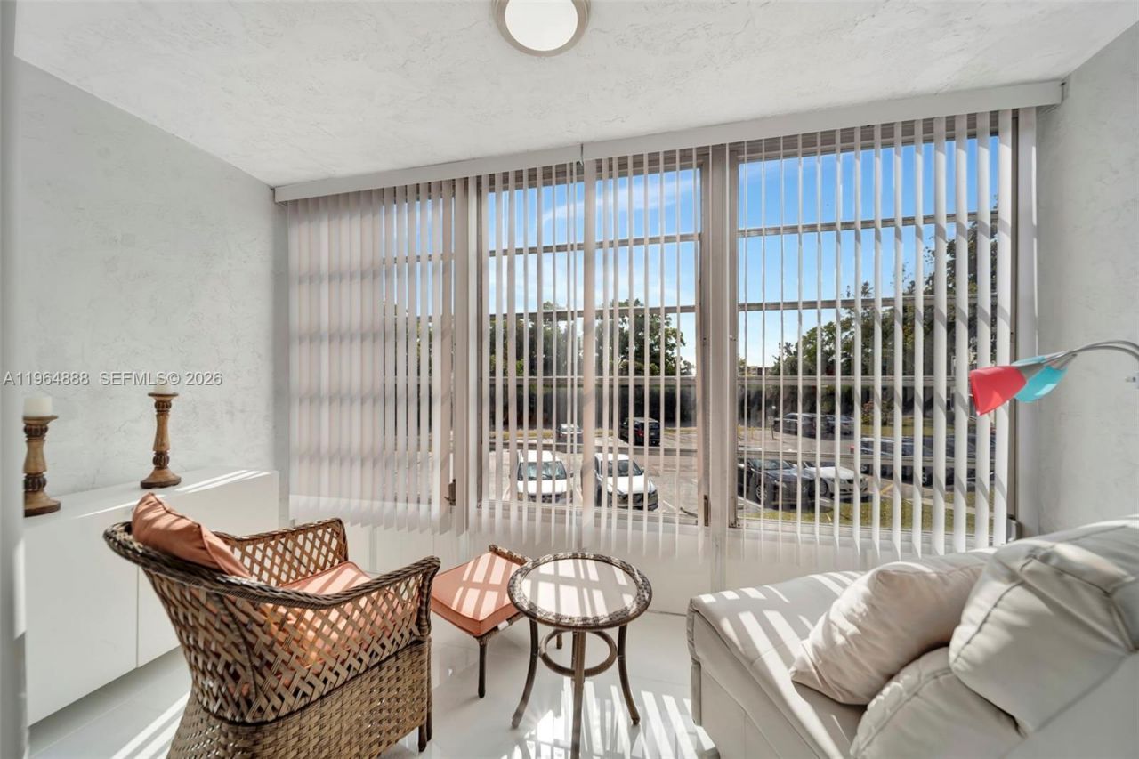 2801 Somerset Dr, Unit 215, Lauderdale Lakes, FL 33311 Photo