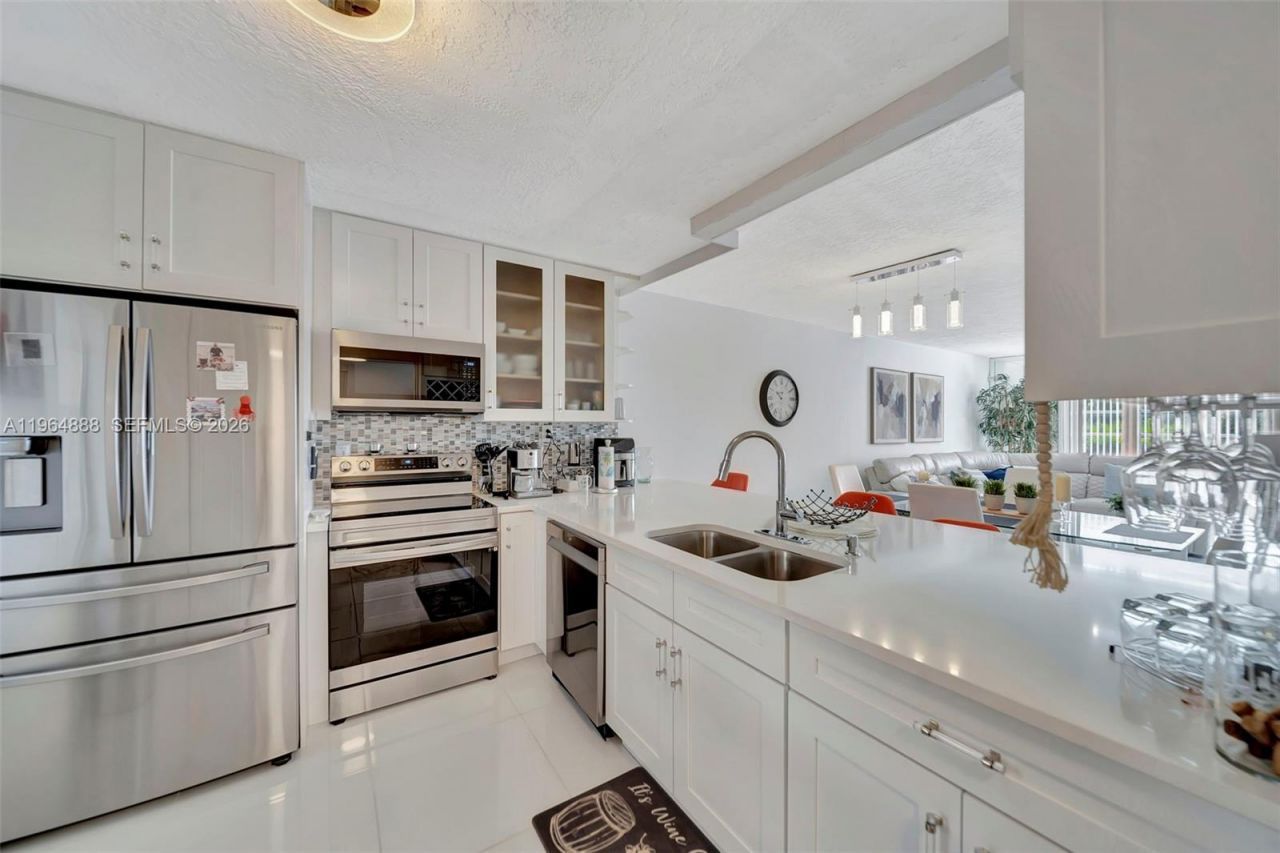 2801 Somerset Dr, Unit 215, Lauderdale Lakes, FL 33311 Photo