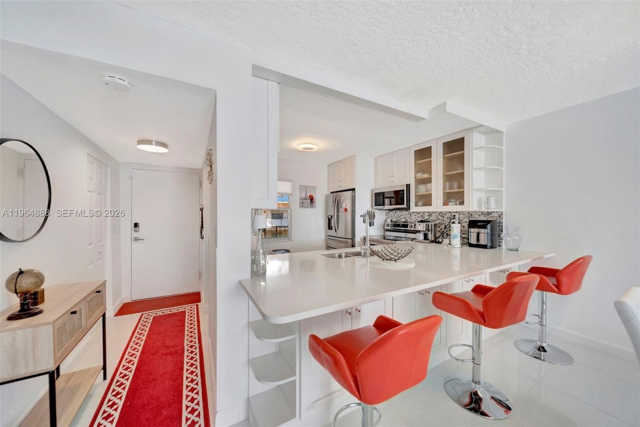 2801 Somerset Dr, Unit 215, Lauderdale Lakes, FL 33311 Photo