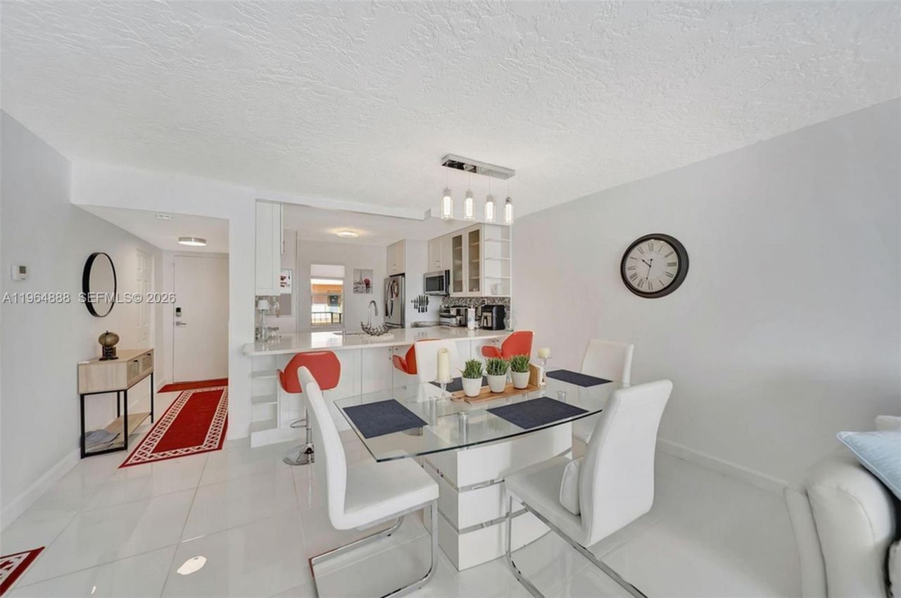 2801 Somerset Dr, Unit 215, Lauderdale Lakes, FL 33311 Photo