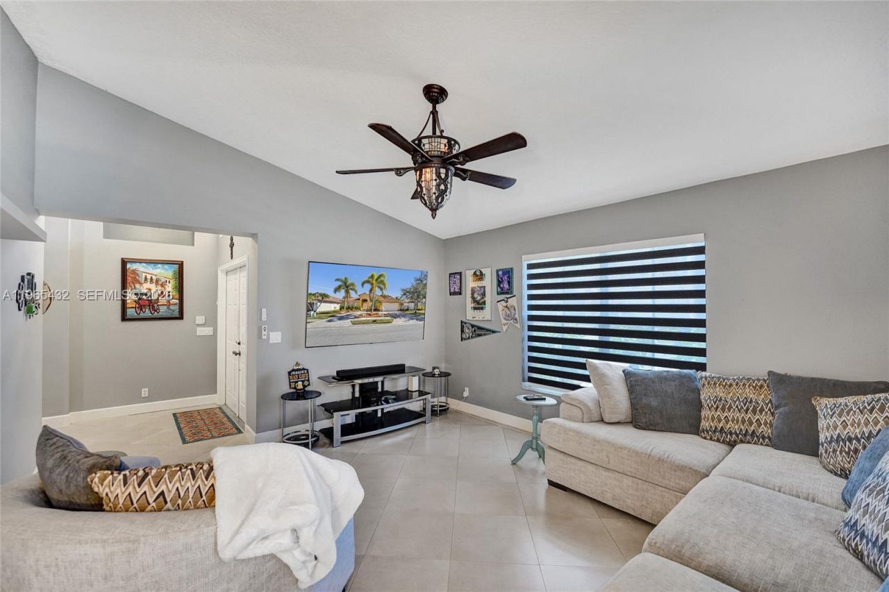 1553 SW 191st Ave, Pembroke Pines, FL 33029 Photo