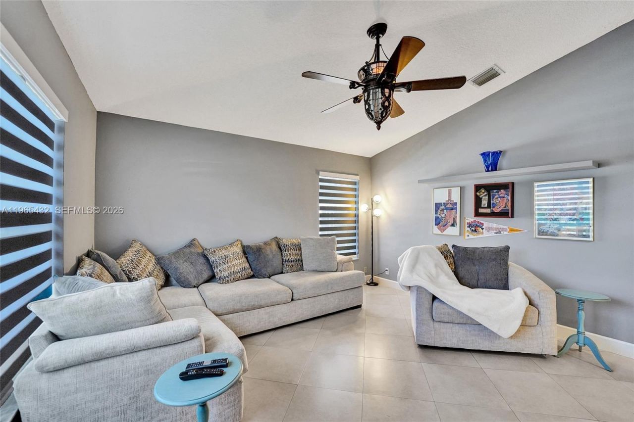 1553 SW 191st Ave, Pembroke Pines, FL 33029 Photo