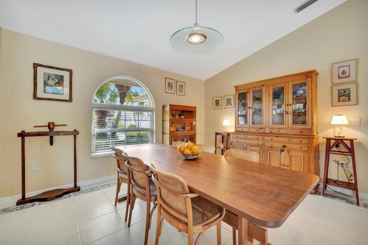 6183 Misty Oaks Drive, Sarasota, FL 34243 Photo