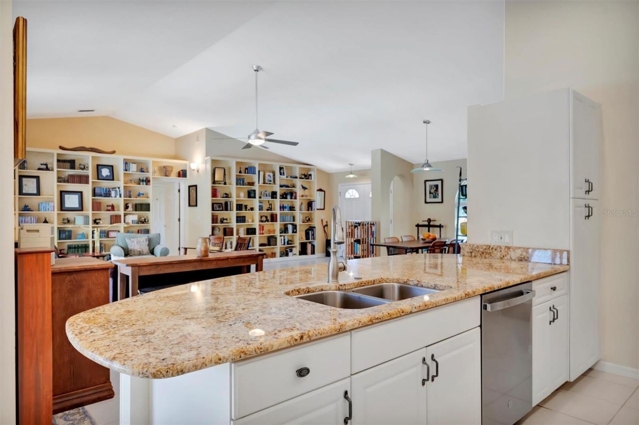 6183 Misty Oaks Drive, Sarasota, FL 34243 Photo