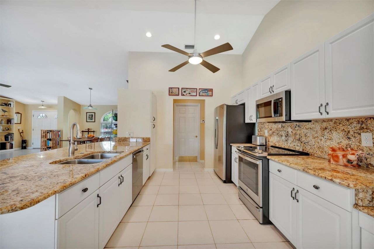 6183 Misty Oaks Drive, Sarasota, FL 34243 Photo