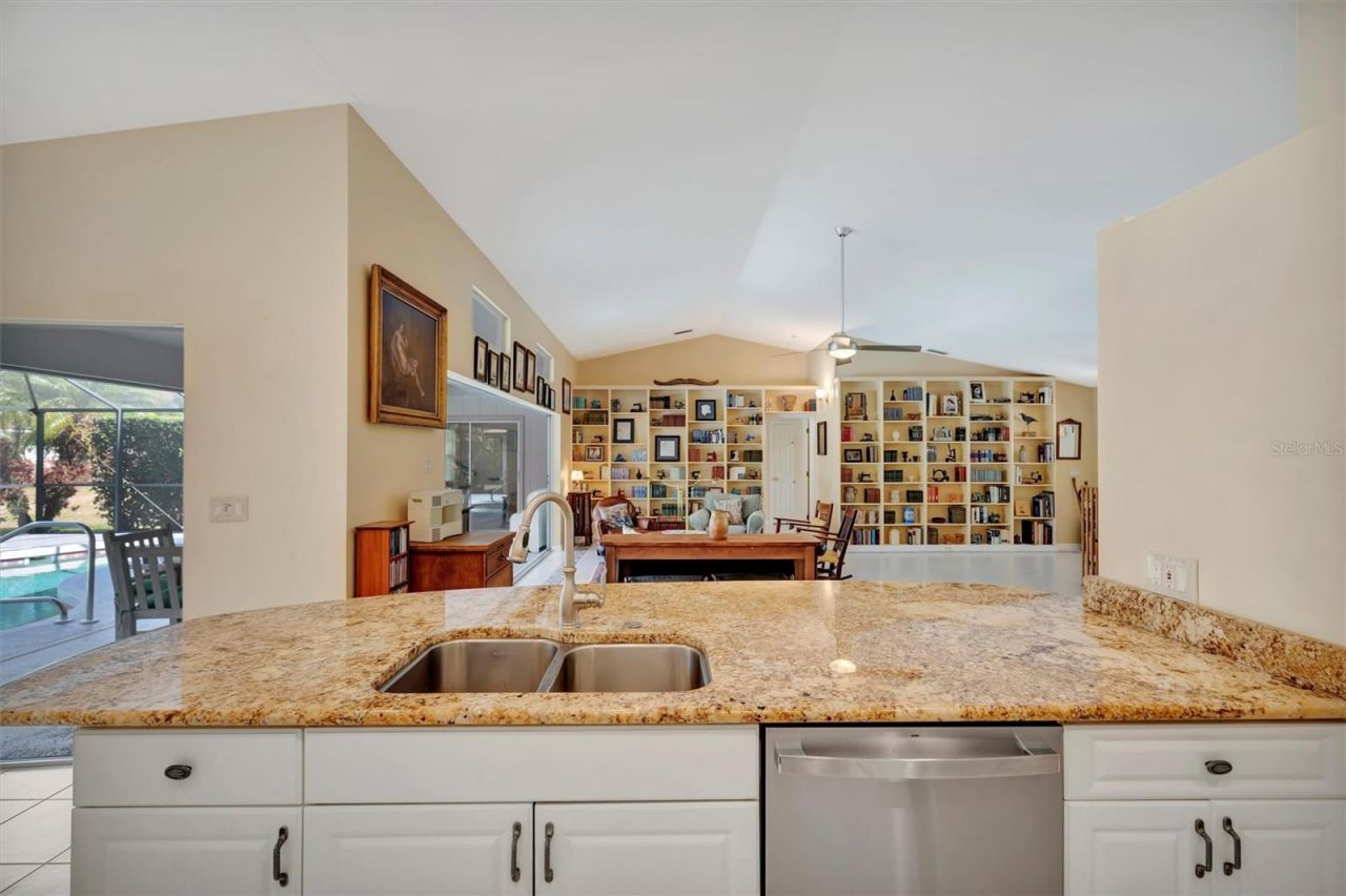 6183 Misty Oaks Drive, Sarasota, FL 34243 Photo