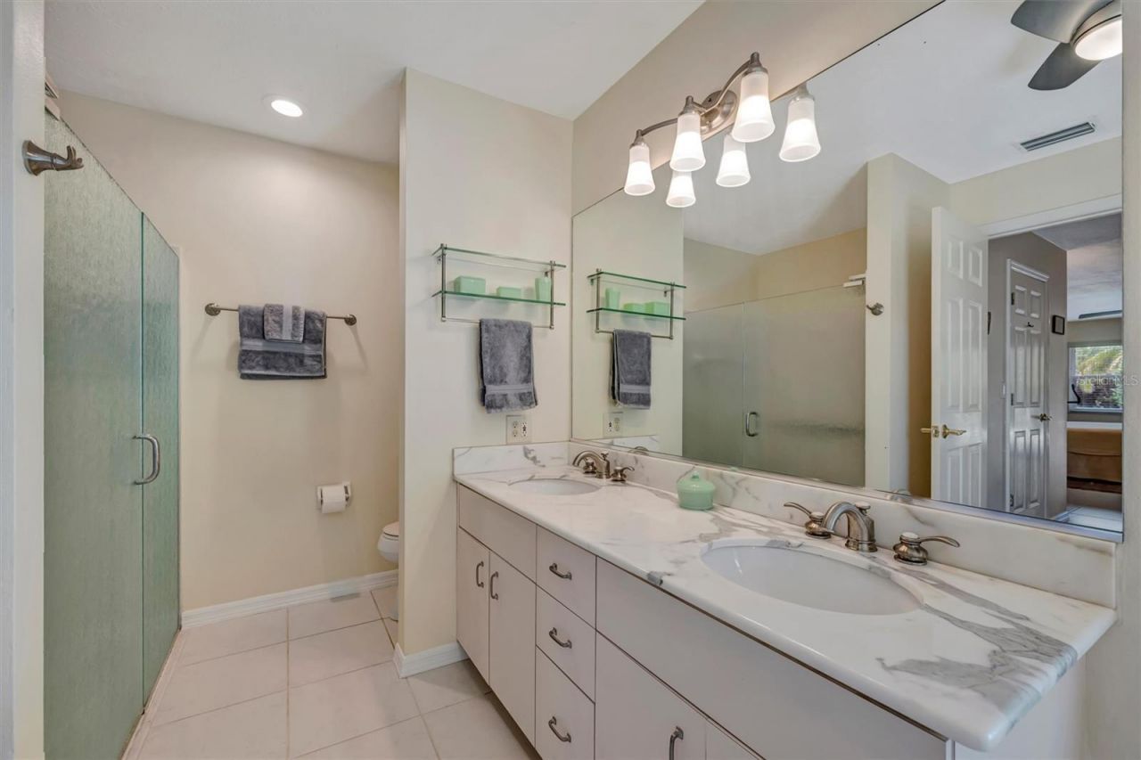 6183 Misty Oaks Drive, Sarasota, FL 34243 Photo