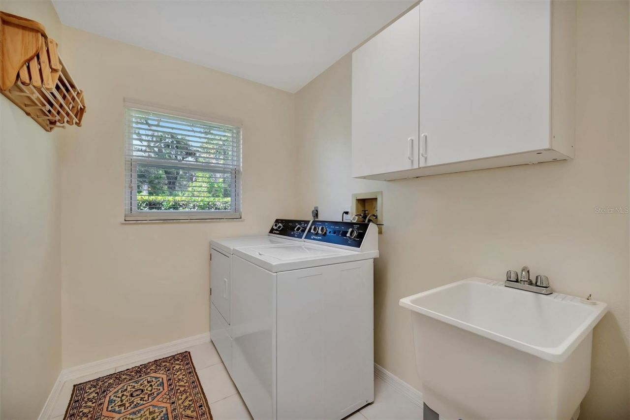 6183 Misty Oaks Drive, Sarasota, FL 34243 Photo