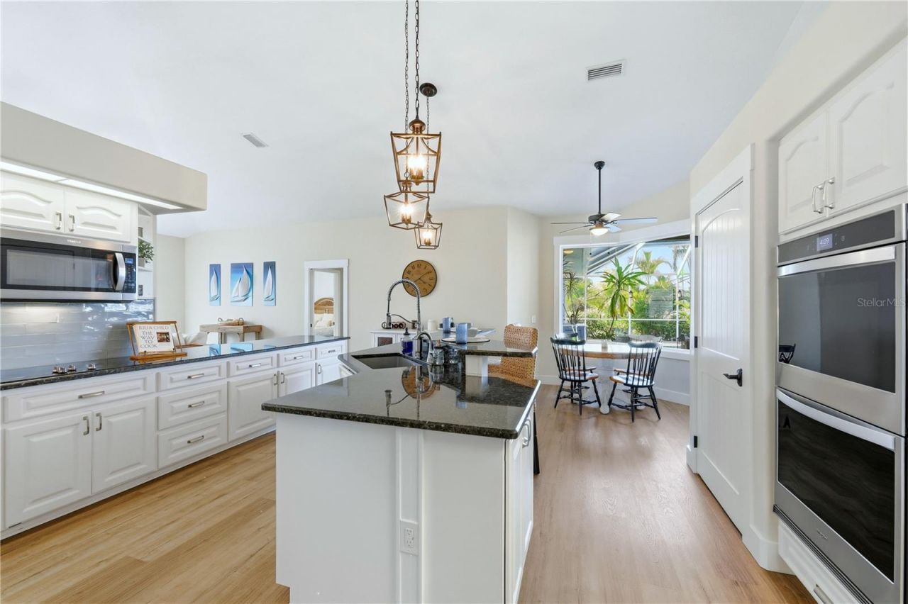 978 Boundary Boulevard, Rotonda West, FL 33947 Photo