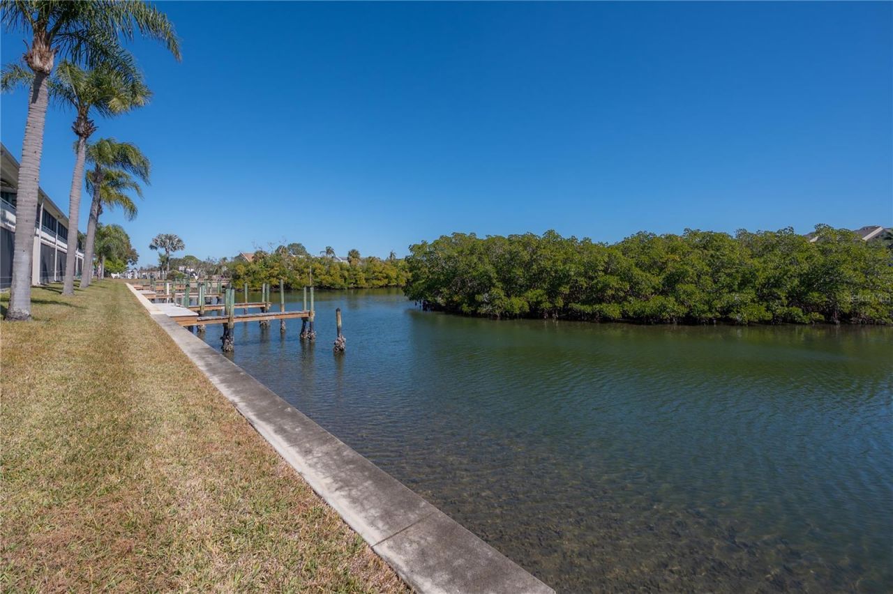 8812 Bay Pointe Drive, Unit D202, Tampa, FL 33615 Photo