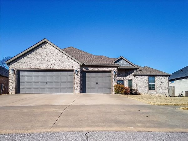 820 Bob Glen Circle , Centerton, AR 72719
