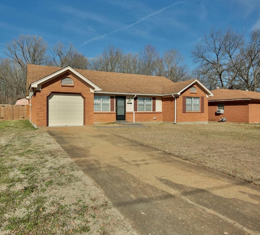 1820 W Holmes Memphis, TN 38109