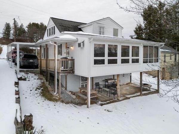 540 Pea Ridge Rd., OAK HILL, WV 25901