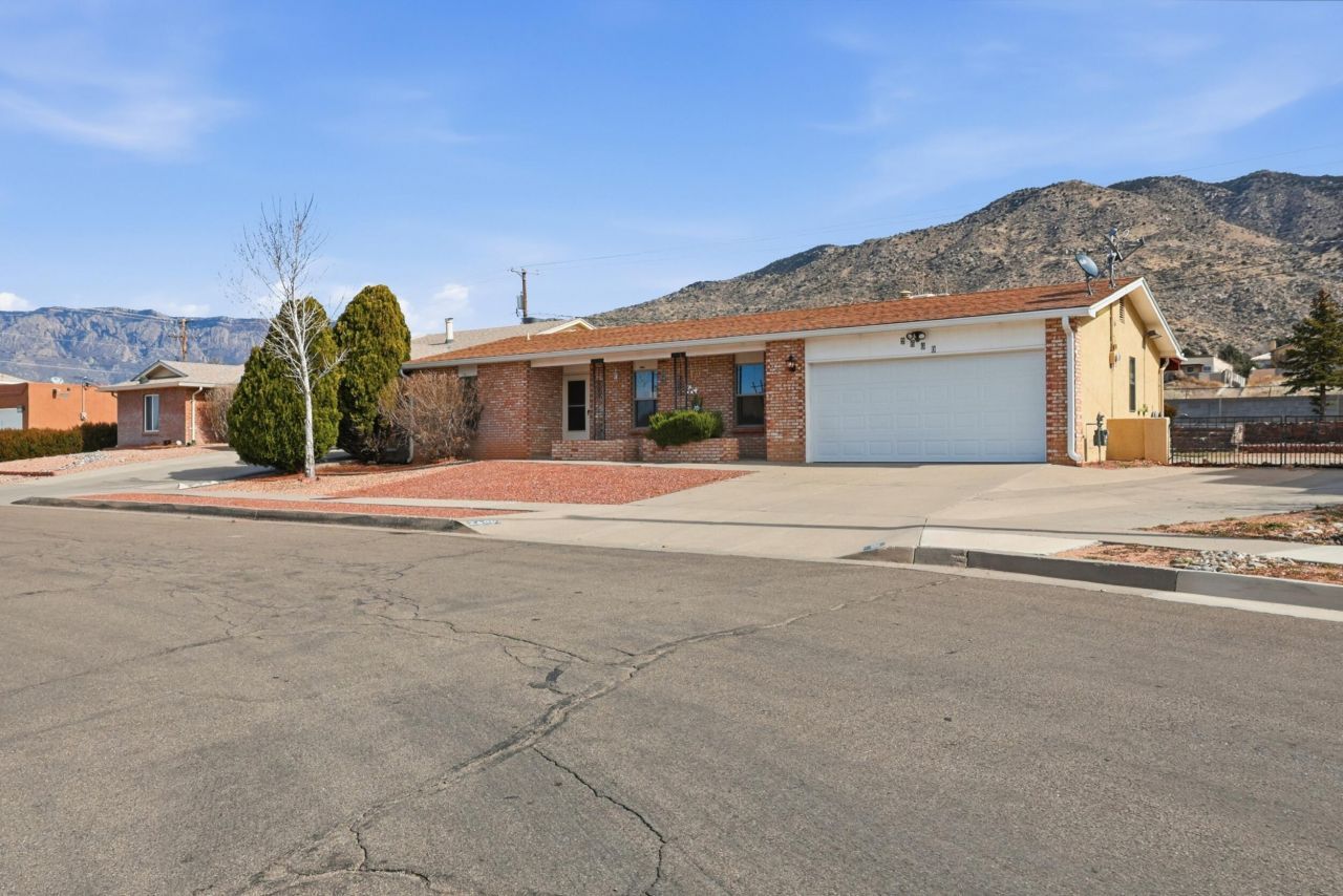 2600 Eastridge Drive Ne, Albuquerque, NM 87112 Main Photo