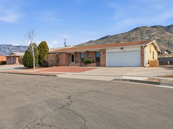 2600 Eastridge Drive NE, Albuquerque, NM 87112